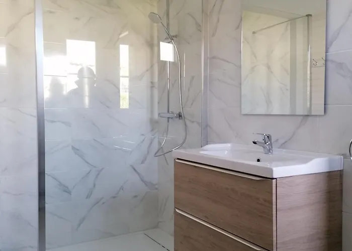 Casa de Férias Charmante Longère 80m² à 6km Des Thermes - Terrasse, Jardin, Barbecue, Animaux Acceptés - Fr-1-541-31 La Roche-Posay